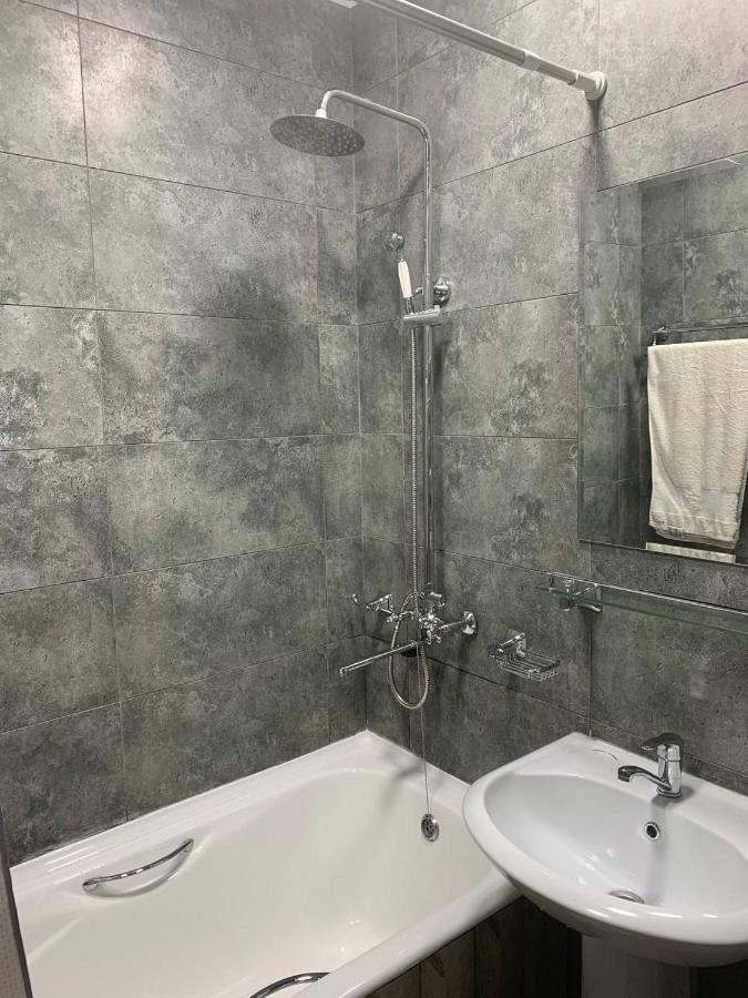 Apartment Tashkent 3 Bedrooms Екстериор снимка